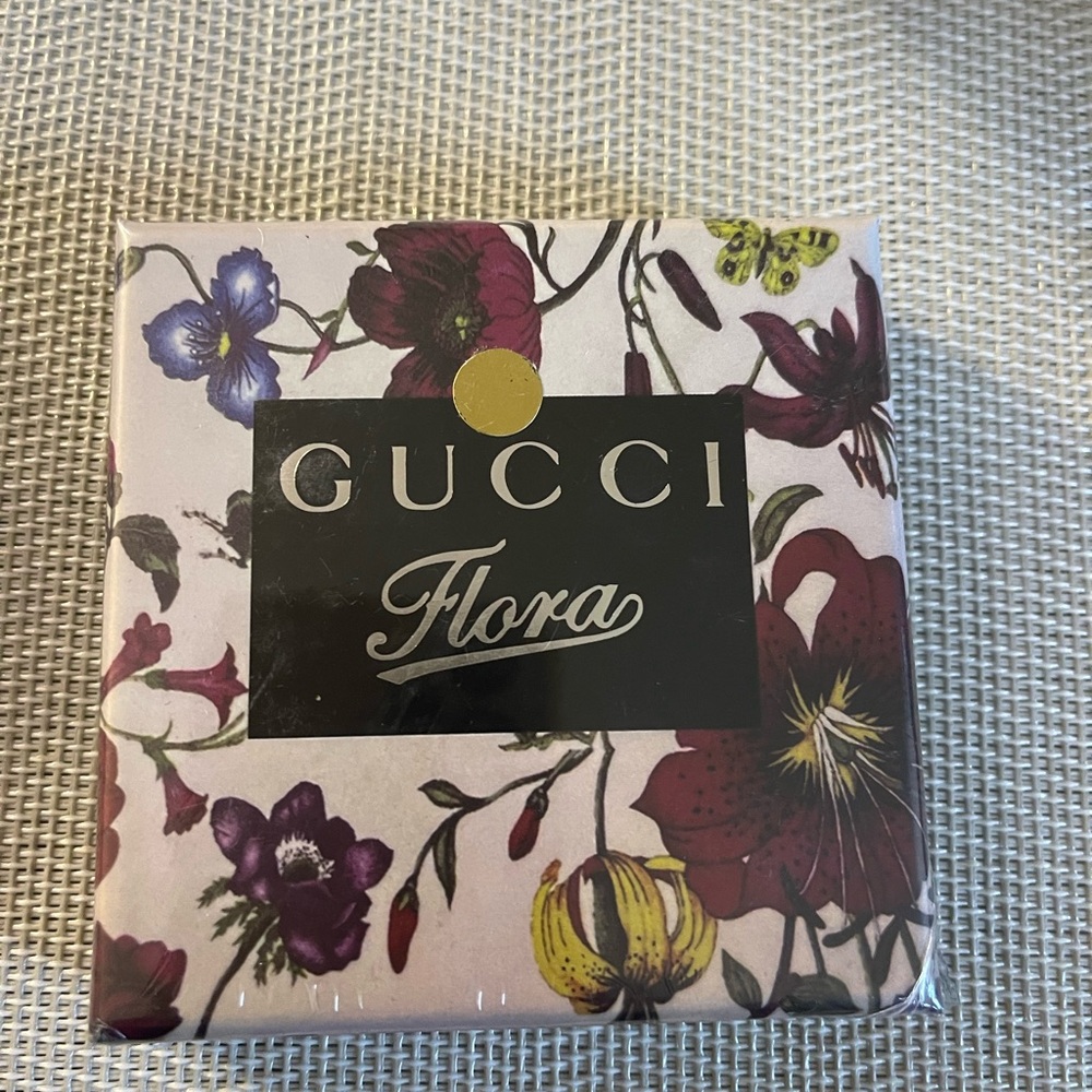 Gucci by flora gold mirror